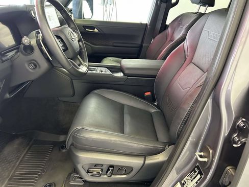 Used 2025 Lexus GX 550 w/ Accessory Package (2T) AWD/4WD image 17
