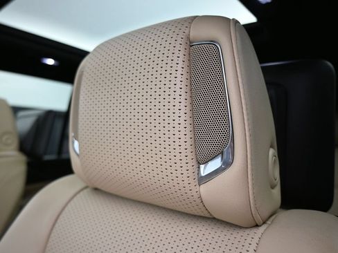 Used 2023 Cadillac Escalade Premium Luxury AWD/4WD image 15
