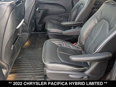 Used 2022 Chrysler Pacifica Limited w/ Uconnect Theater Family Group
