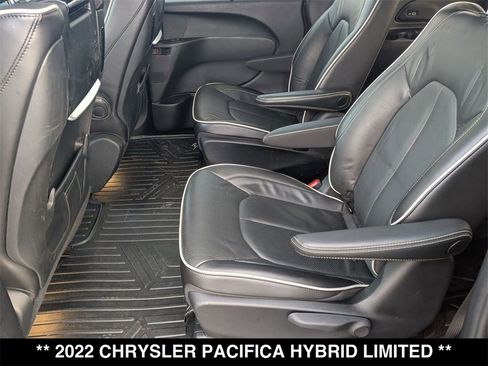 Used 2022 Chrysler Pacifica Limited w/ Uconnect Theater Family Group image 4