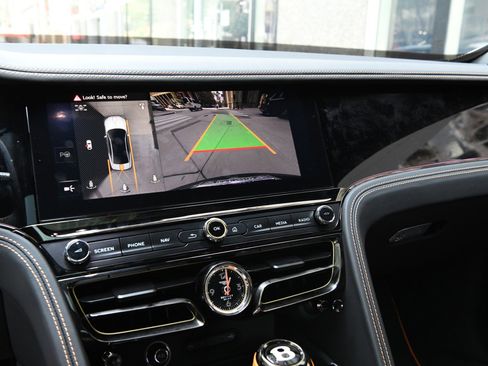 New 2025 Bentley Flying Spur Plug-In Hybrid image 17