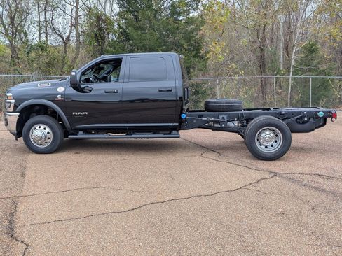 New 2026 RAM 3500 Big Horn AWD/4WD image 3