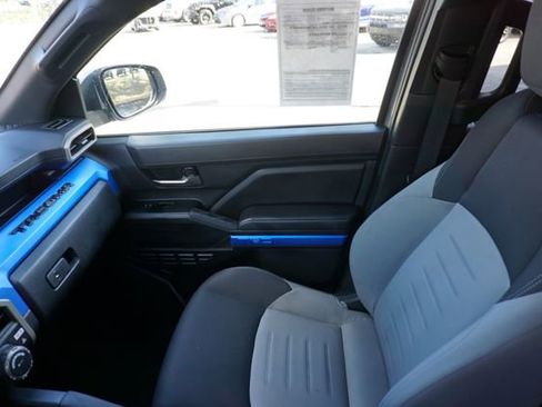 Used 2025 Toyota Tacoma TRD Off-Road image 27