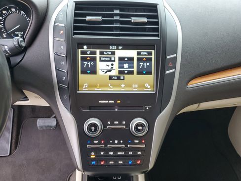 Used 2016 Lincoln MKC Reserve w/ Lincoln MKC Climate Package image 29