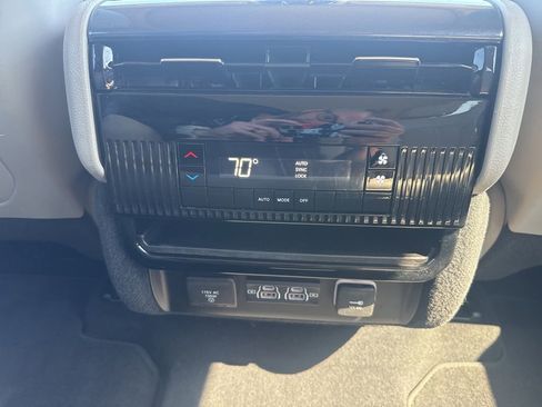 Used 2023 Jeep Wagoneer L 4WD w/ Premium Group I image 34