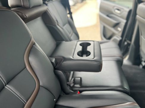 Used 2025 Nissan Armada SL RWD image 23