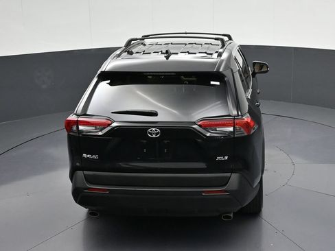 Used 2020 Toyota RAV4 XLE w/ Convenience Package FWD image 21