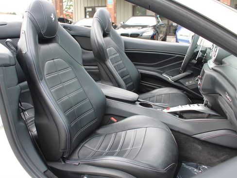 Used 2015 Ferrari California T image 29