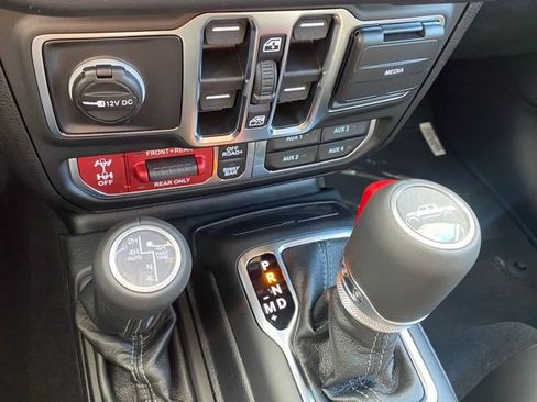 New 2025 Jeep Gladiator Rubicon image 24