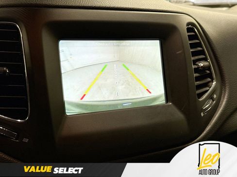 Used 2018 Jeep Compass Latitude w/ Popular Equipment Group AWD/4WD image 14