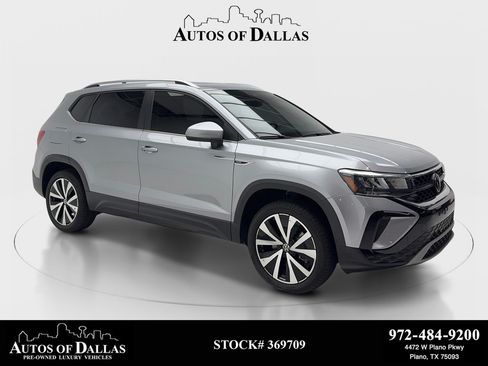 Used 2023 Volkswagen Taos SE w/ Panoramic Sunroof Package FWD image 1