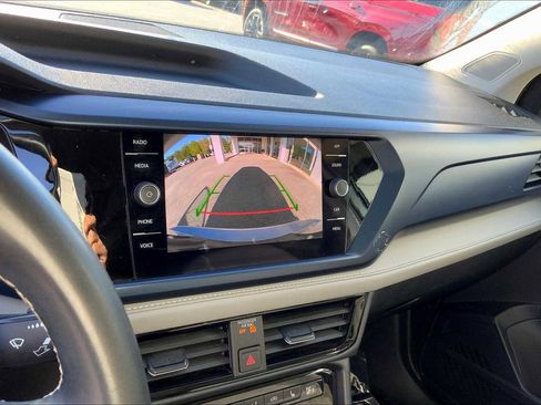 Used 2024 Volkswagen Taos SE image 27