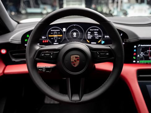 Used 2023 Porsche Taycan image 41