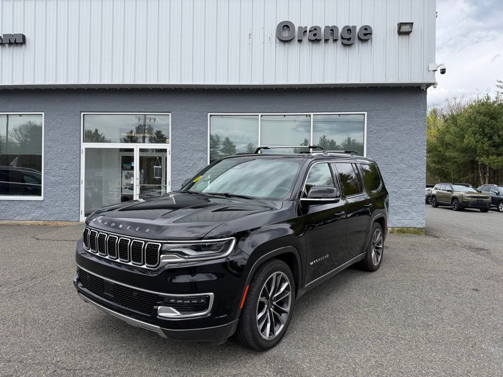 Used 2022 Jeep Wagoneer Series III w/ Premium Group I AWD/4WD image 2