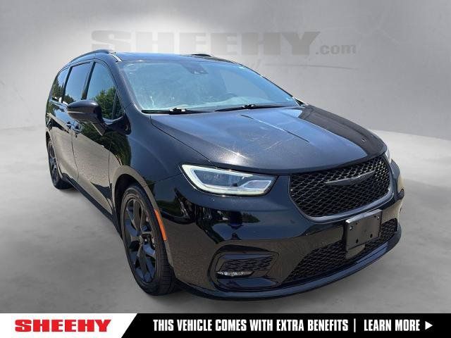 Used 2025 Chrysler Pacifica Limited FWD image 1