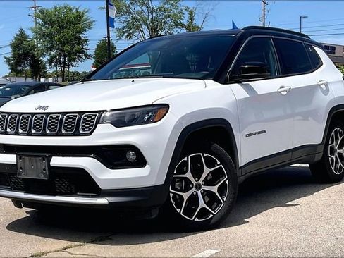 Used 2025 Jeep Compass Limited AWD/4WD image 2