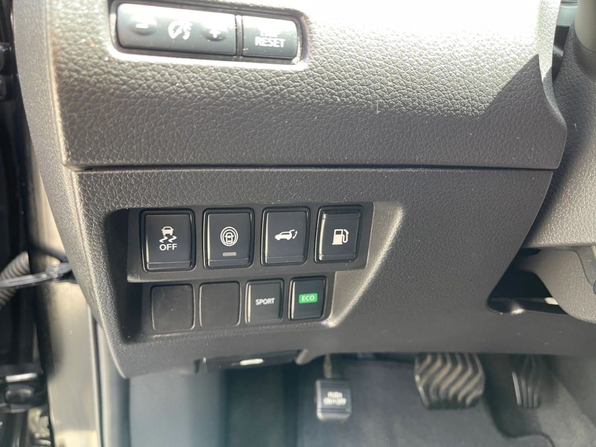 Used 2020 Nissan Rogue SV FWD image 16