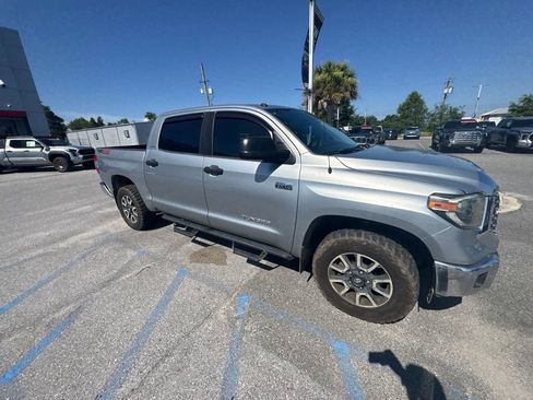 Used 2018 Toyota Tundra SR5 AWD/4WD image 12