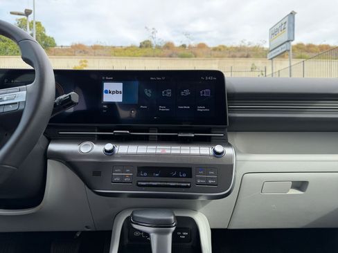 Used 2025 Hyundai Kona SEL image 18