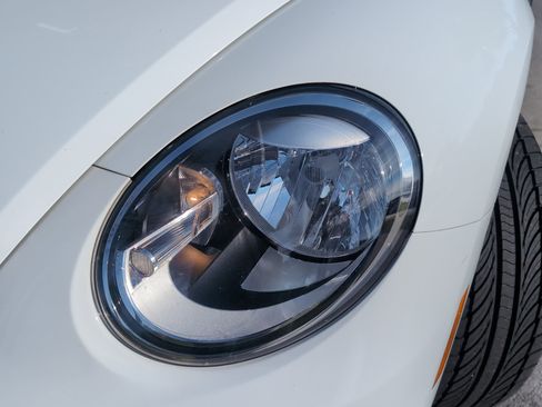 Used 2017 Volkswagen Beetle 1.8T Classic image 6