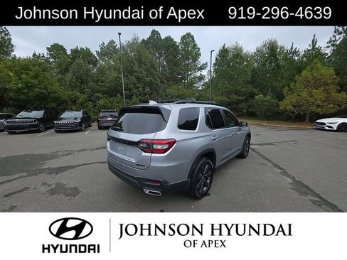 Used 2024 Honda Pilot Sport image 15