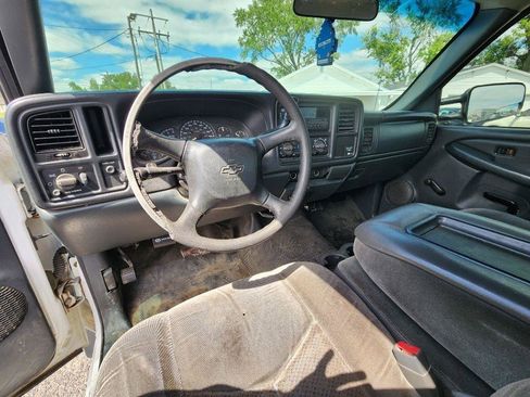 Used 2002 Chevrolet Silverado 2500 2WD Regular Cab image 17