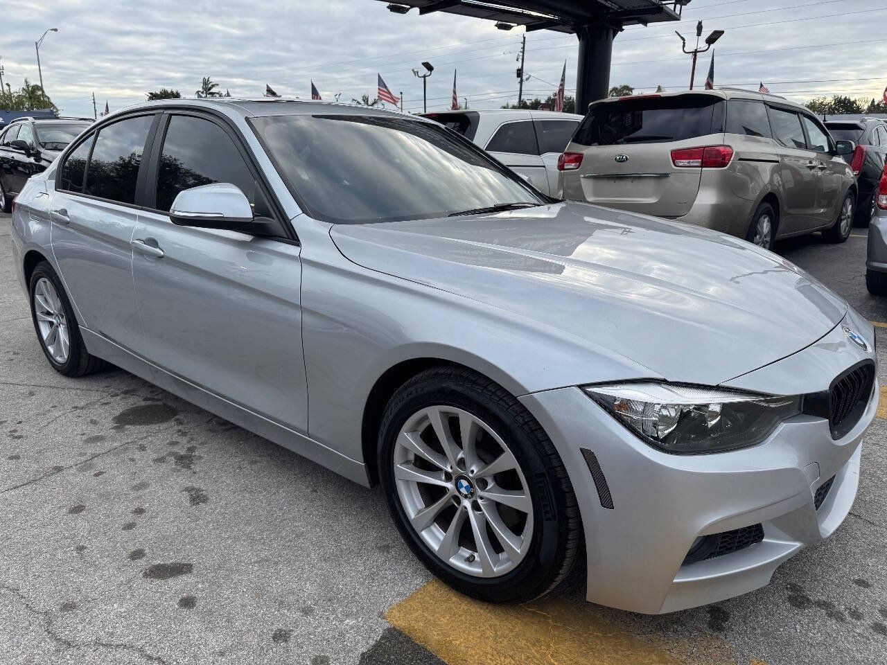 Used 2016 BMW 320i Sedan RWD image 5