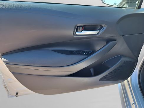 Used 2021 Toyota Corolla LE image 27
