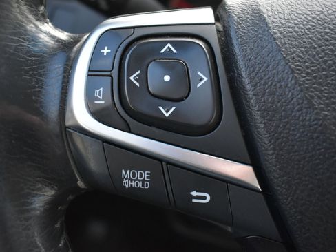 Used 2017 Toyota Camry SE image 18