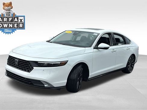 Used 2023 Honda Accord Touring image 3