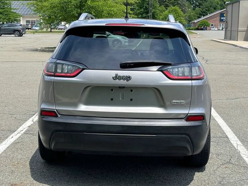 Used 2019 Jeep Cherokee Latitude w/ Popular Appearance Group FWD image 9