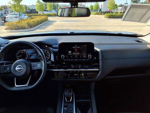 Used 2025 Nissan Pathfinder SV FWD image 20