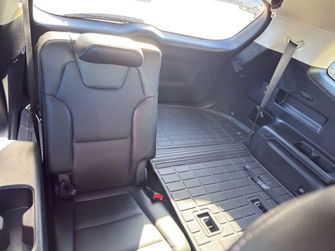Used 2025 Kia Telluride EX w/ EX Captain's Chair Package image 20