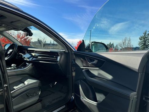 Used 2023 Audi Q8 Premium Plus w/ Premium Plus Package image 11