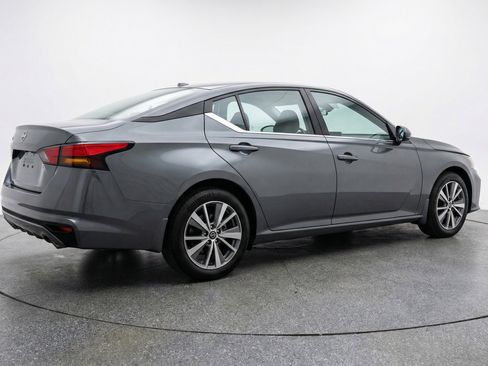 Used 2025 Nissan Altima 2.5 SV FWD image 9