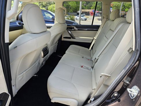 Used 2020 Lexus GX 460 Premium w/ Premium Package AWD/4WD image 10