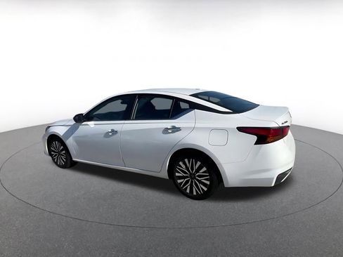 Used 2025 Nissan Altima 2.5 SV image 10