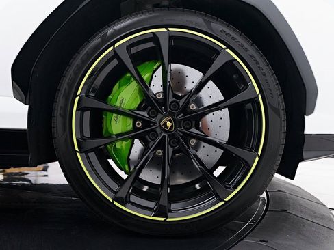 Used 2022 Lamborghini Urus image 29