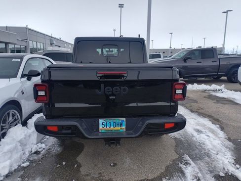 Used 2023 Jeep Gladiator Overland image 5