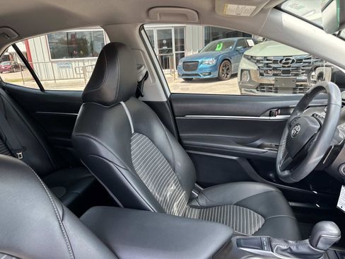 Used 2024 Toyota Camry SE image 10