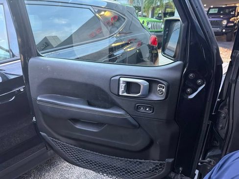 Used 2021 Jeep Wrangler Unlimited Sahara AWD/4WD image 6