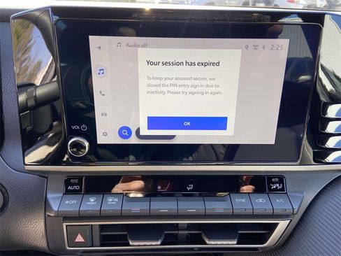 Used 2025 Toyota Camry SE image 21