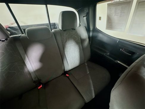 Used 2017 Toyota Tacoma TRD Off-Road image 14