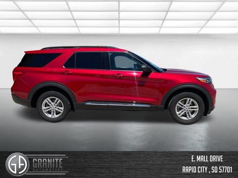 Used 2023 Ford Explorer XLT AWD/4WD image 7