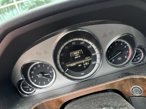 Used 2013 Mercedes-Benz E 350 Sedan image 3
