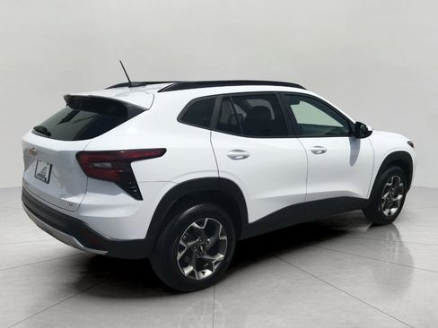 Used 2025 Chevrolet Trax LT FWD image 13