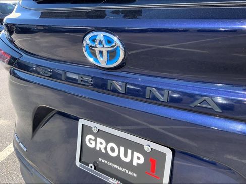 Used 2025 Toyota Sienna LE w/ LE Plus Package AWD/4WD image 30