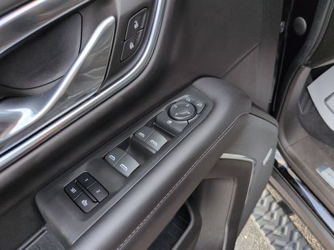 Used 2021 Chevrolet Tahoe Z71 w/ Rear Media and Nav Package AWD/4WD image 11