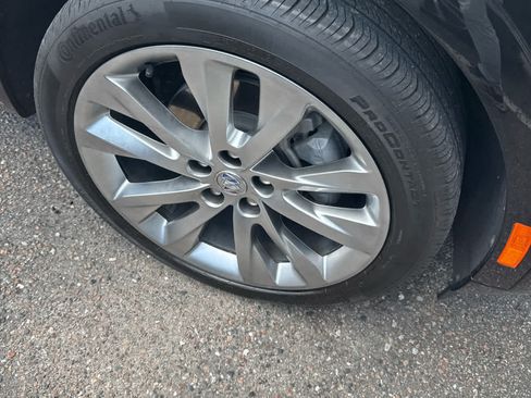 Used 2022 Buick Envision Avenir w/ Technology Package II FWD image 3