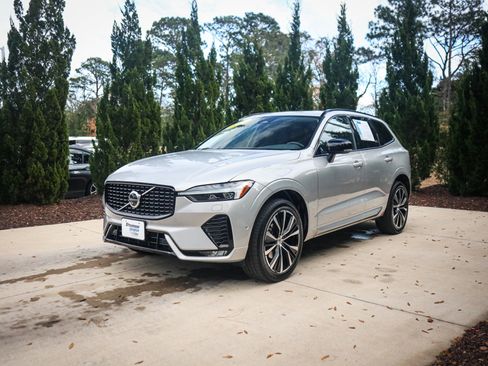 Used 2025 Volvo XC60 B5 Plus image 6